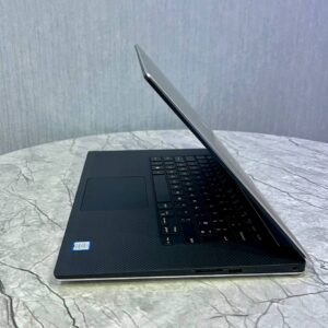 Dell Precision 5530 i7 -  gen8 - stock